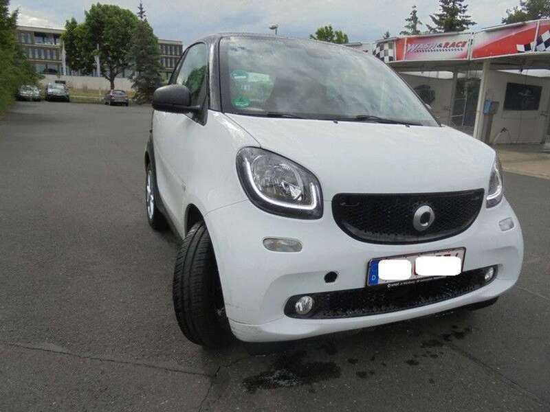 Weiß Gebraucht 2018 Smart ForTwo Coupé Kleinwagen | 5.500 € (Guter Preis) - Bild 1/4