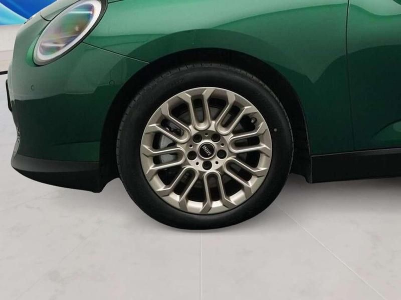 Gebraucht Mini Cooper Favoured 135 kW (184 PS) 2024 British racing green iv metall Kleinwagen
