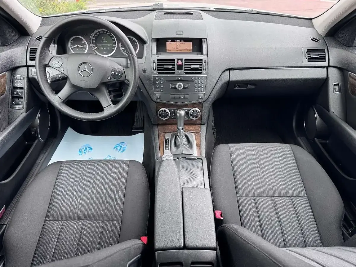 Gebraucht Mercedes C180 156 PS (114 kW) 2008 Silber Limousine
