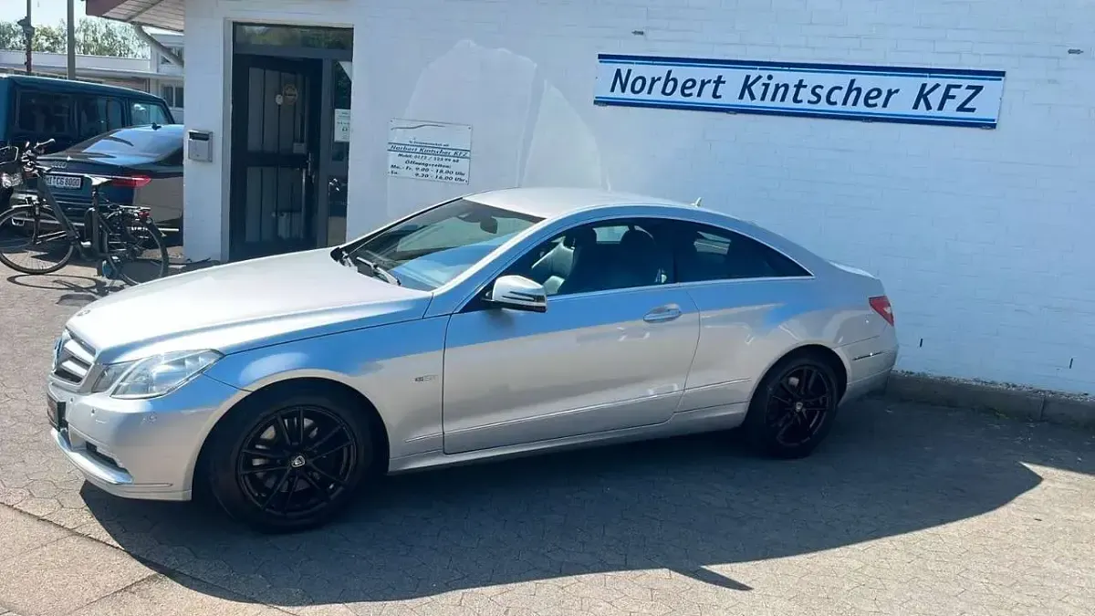 Gebraucht Mercedes E350 292 PS (214 kW) 2010 Silber Coupé