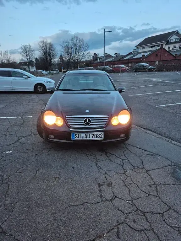 Gebraucht Mercedes C180 129 PS (94 kW) 2002 Schwarz Coupé