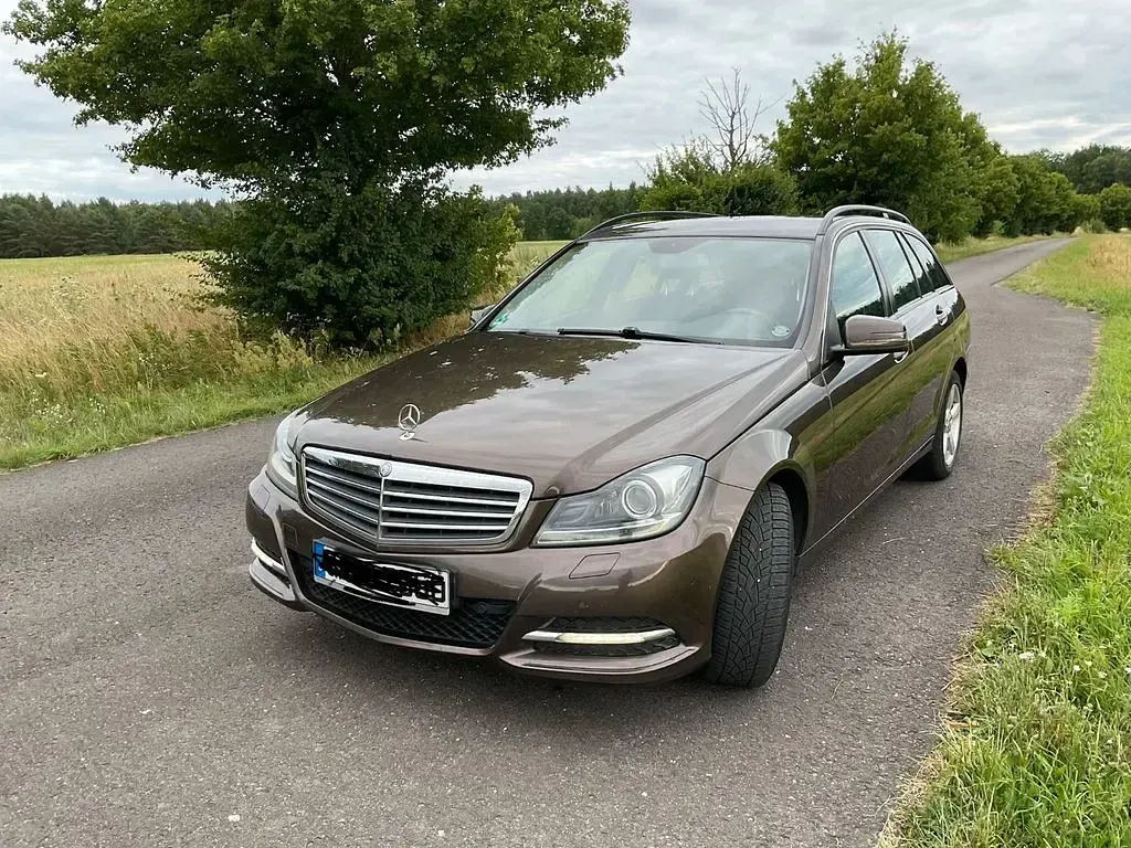 Gebraucht Mercedes C200 136 PS (100 kW) 2013 Braun Limousine