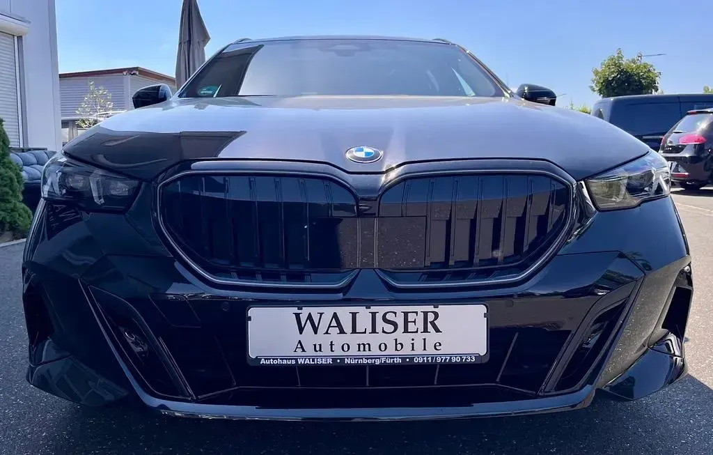 Gebraucht BMW 520 M Sport 197 PS (144 kW) 2025 Schwarz Kombi