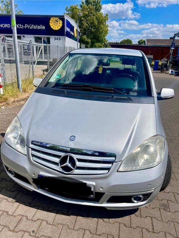 Silber Gebraucht 2009 Mercedes A180 Avantgarde Limousine | 2.500 € (Guter Preis) - Bild 1/4