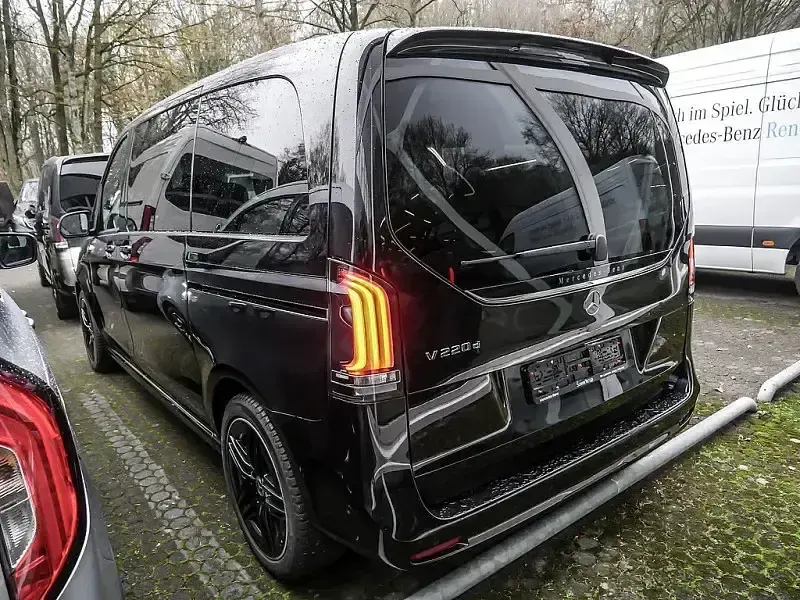 Gebraucht Mercedes V220 Style 163 PS (119 kW) 2025 Obsidianschwarz metallic Van / Kleinbus
