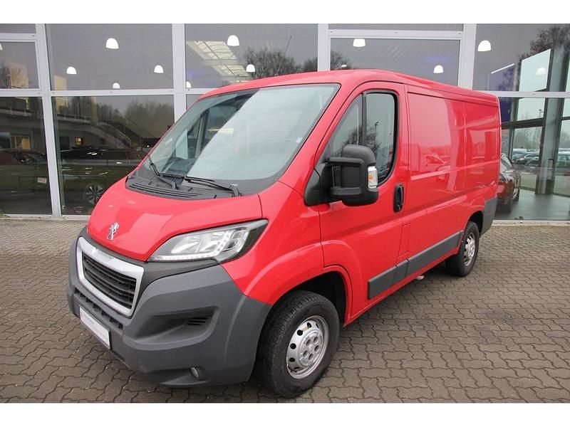 Rot Gebraucht 2016 Peugeot Boxer Van | 12.990 € (Teuer) - Bild 1/1