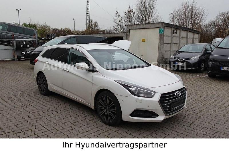 Weiß Gebraucht 2016 Hyundai i40 Premium Kombi | 7.485 € (Guter Preis) - Bild 1/4
