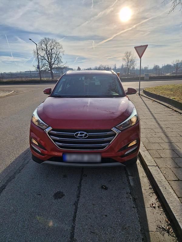 Gebraucht Hyundai Tucson 141 PS (103 kW) 2017 Rot SUV