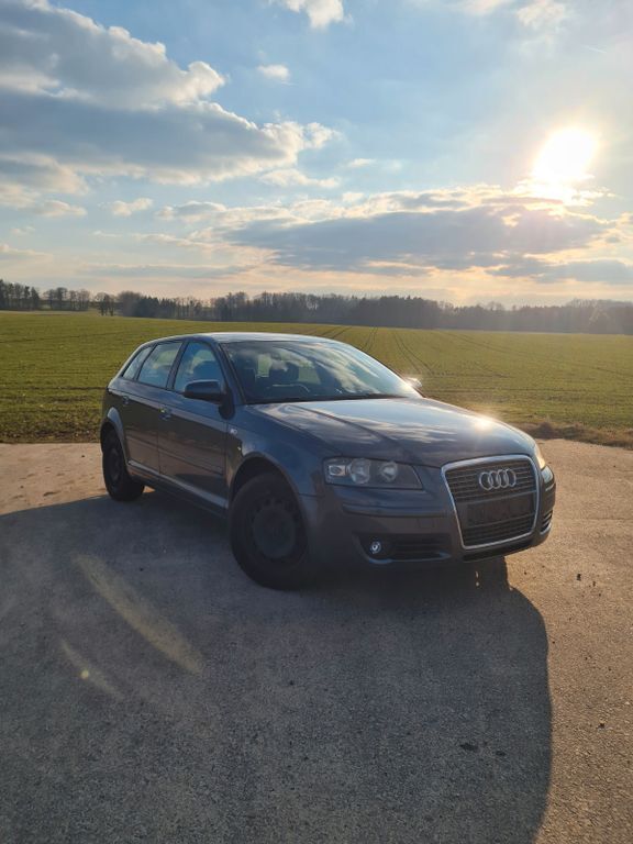 Grau Gebraucht 2005 Audi A3 Sportback Ambiente Limousine | 2.000 € (Guter Preis) - Bild 1/4