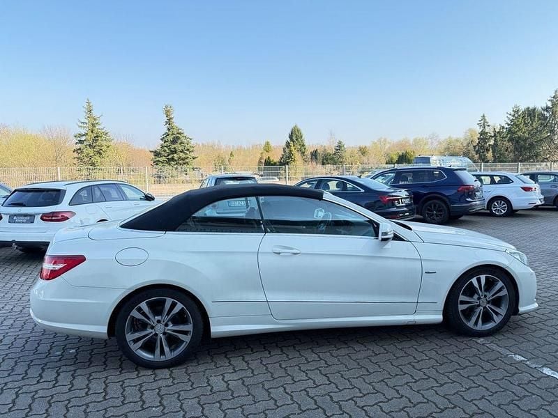 Gebraucht Mercedes E220 170 PS (125 kW) 2011 Weiß Cabrio