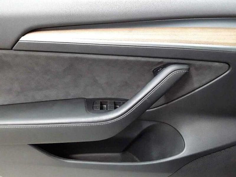 Gebraucht Tesla Model 3 Standard Range Plus 239 kW (325 PS) 2021 Midnight silver metallic Limousine