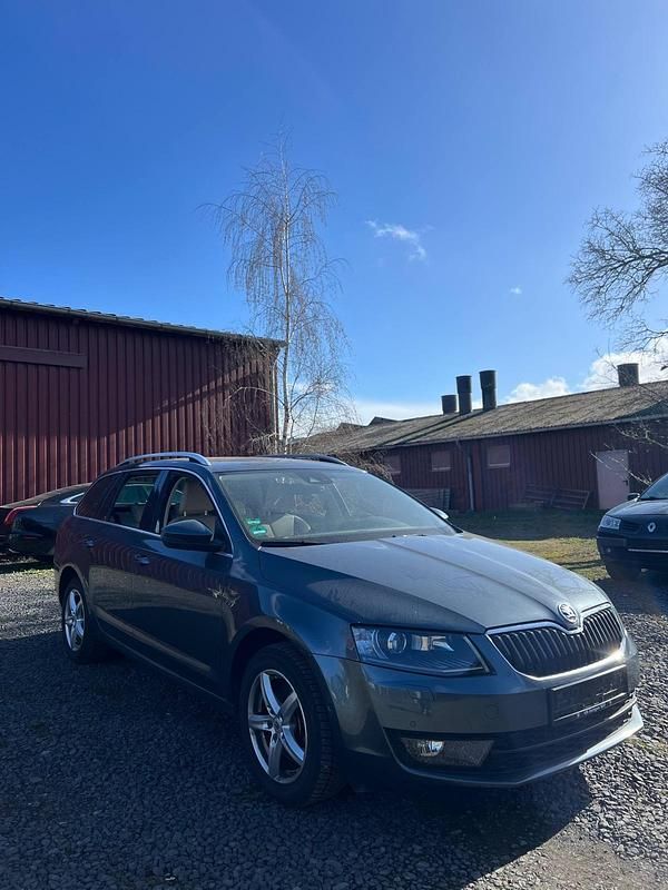 Gebraucht Skoda Octavia 180 PS (132 kW) 2014 Andere farben Kleinwagen