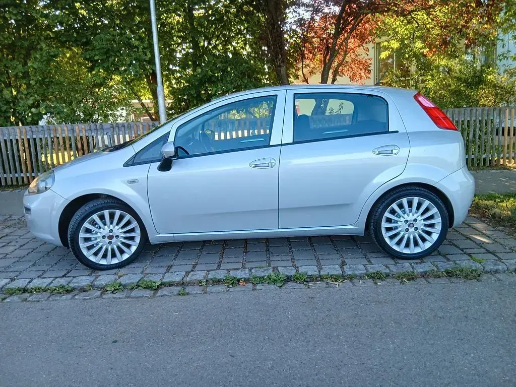 Gebraucht Fiat Punto 69 PS (50 kW) 2016 Silber Kleinwagen