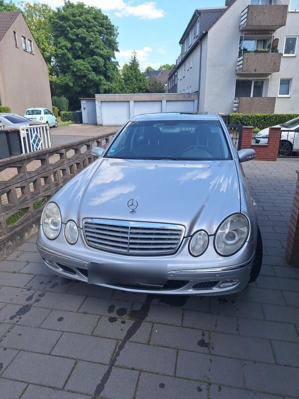 Silber Gebraucht 2003 Mercedes E320 Elegance Limousine | 2.500 € (Fairer Preis) - Bild 1/4