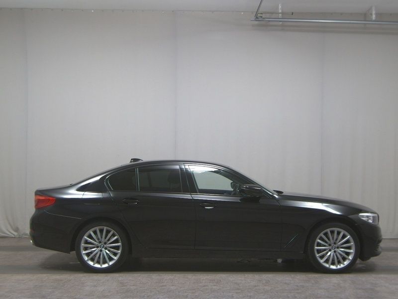 Schwarz Gebraucht 2020 BMW 540 Luxury Line Kombi | 26.580 € (Guter Preis) - Bild 1/4