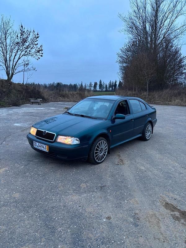 Grün Gebraucht 1999 Skoda Octavia Limousine | 1.200 € (Fairer Preis) - Bild 1/4