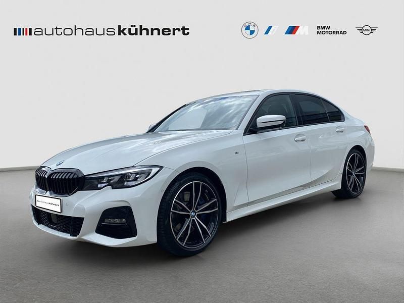 Alpinweiss iii Gebraucht 2020 BMW 330 M Sport Limousine | 38.855 € (Fairer Preis) - Bild 1/4