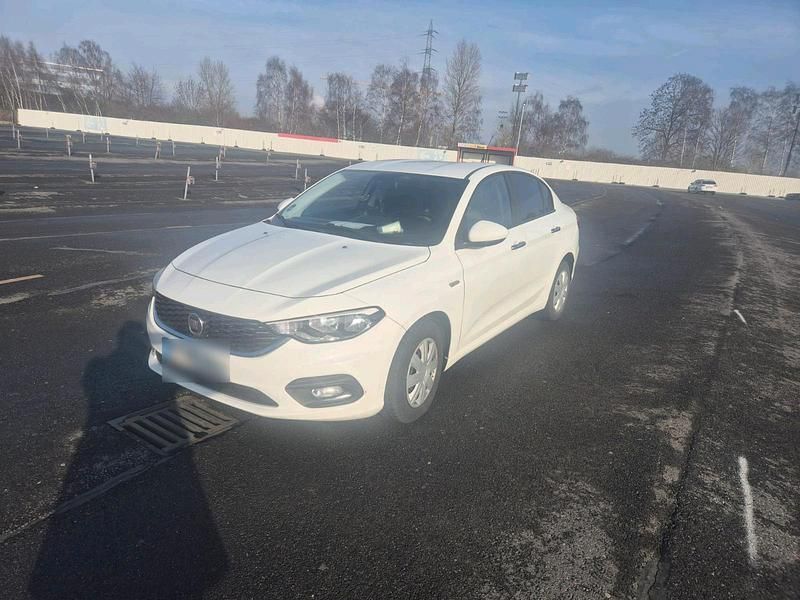 Usado Fiat Tipo 95 CV (69 kW) 2017 Blanco Familiar