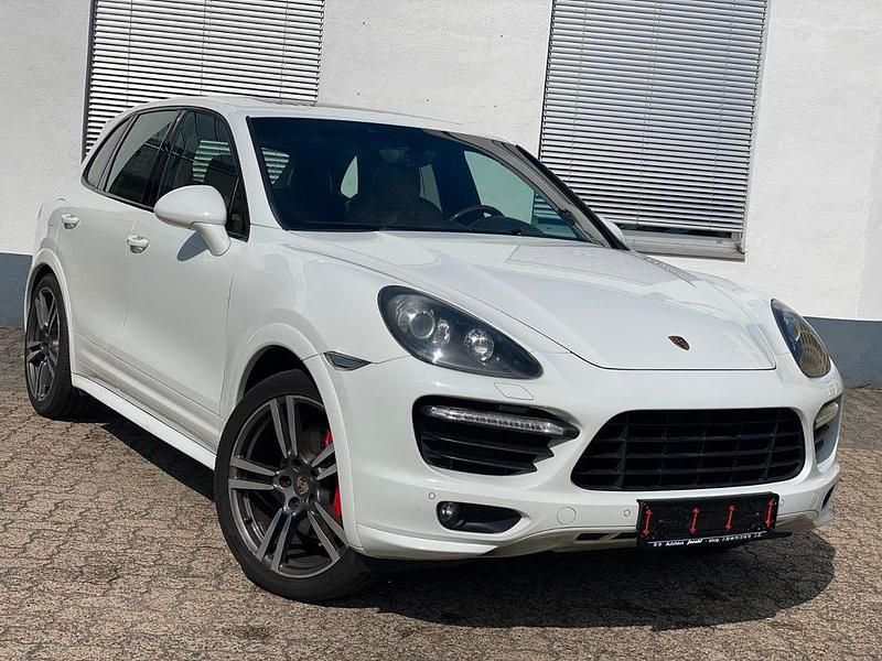 Weiß Gebraucht 2013 Porsche Cayenne GTS Chrono SUV | 21.900 € (Guter Preis) - Bild 1/4