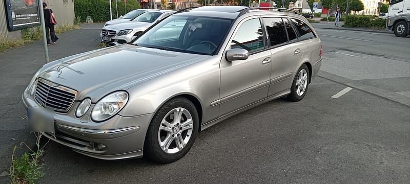 Beige Gebraucht 2005 Mercedes E280 Kombi | 3.350 € - Bild 1/4