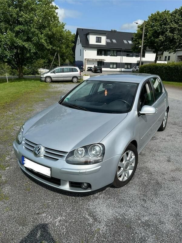 Silber Gebraucht 2004 VW Golf V Limousine | 6.799 € (Teuer) - Bild 1/4