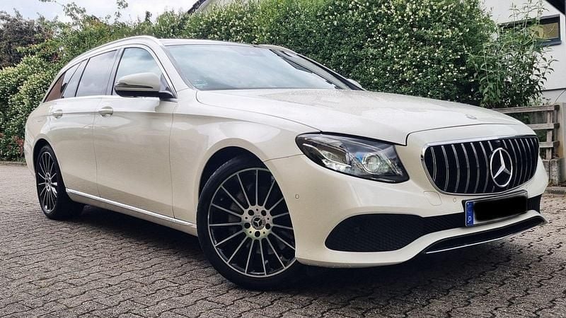 Weiß Gebraucht 2017 Mercedes E350 AMG Kombi | 26.500 € (Superpreis) - Bild 1/4