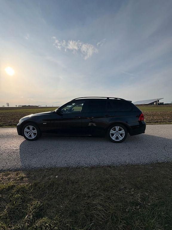 Gebraucht BMW 320 177 PS (130 kW) 2008 Schwarz Kombi