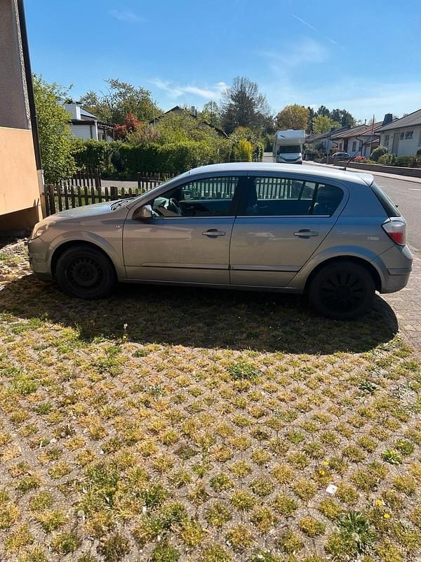 Second-hand Opel Astra 125 CP (91 kW) 2004 Gri Berlinǎ