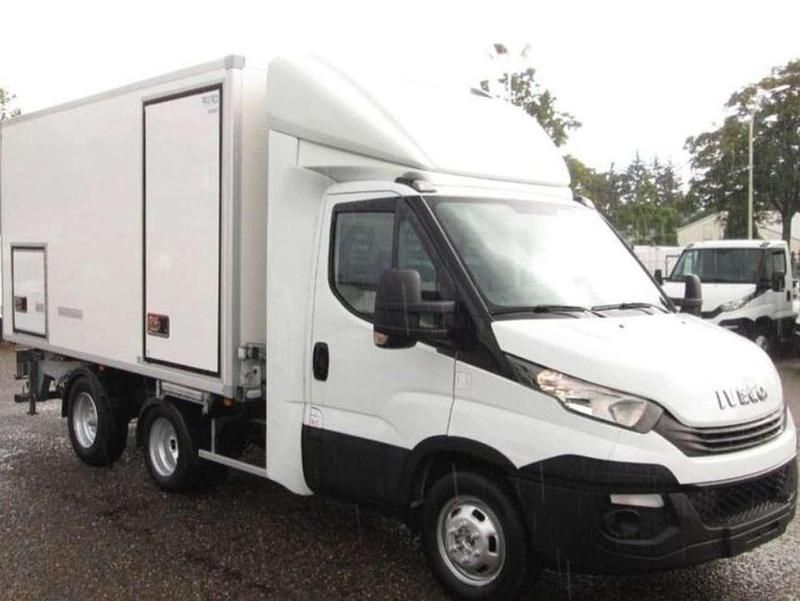 Second-hand Iveco Daily 179 CP (131 kW) 2018 Alb Van