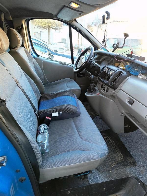 Blau Gebraucht 2005 Renault Trafic Van / Kleinbus | 4.350 € - Bild 1/4