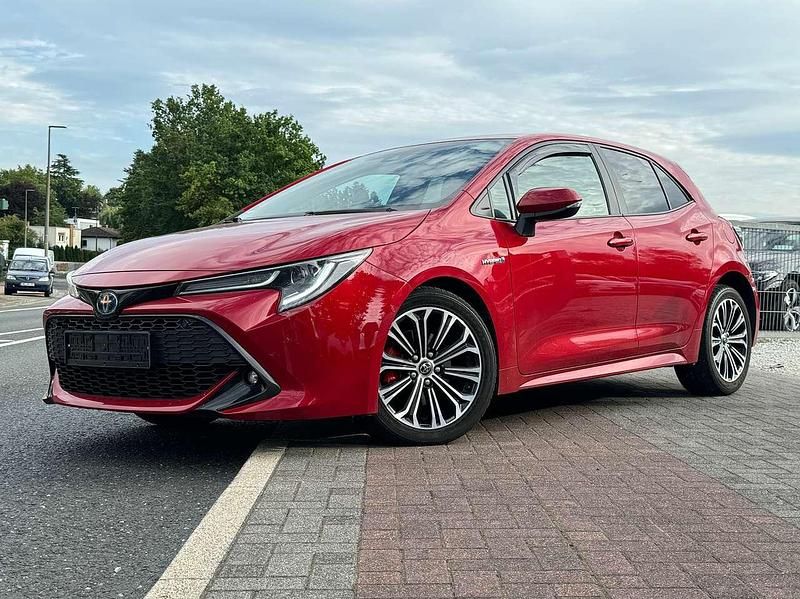 Rot Gebraucht 2019 Toyota Corolla Hybrid Club Kleinwagen | 18.500 € (Fairer Preis) - Bild 1/4