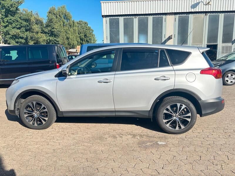 Grau Gebraucht 2015 Toyota RAV4 SUV | 9.900 € (Guter Preis) - Bild 1/4
