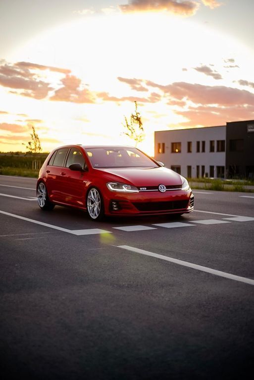 Rot Gebraucht 2017 VW Golf VII GTD Limousine | 19.000 € (Etwas zu teuer) - Bild 1/4