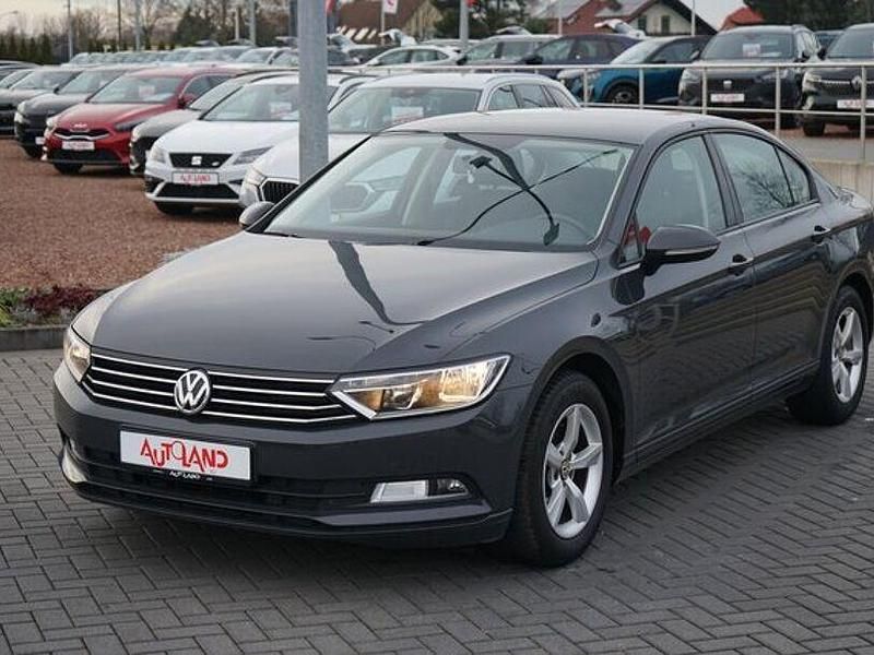 Gebraucht VW Passat 125 PS (91 kW) 2018 Grau Limousine
