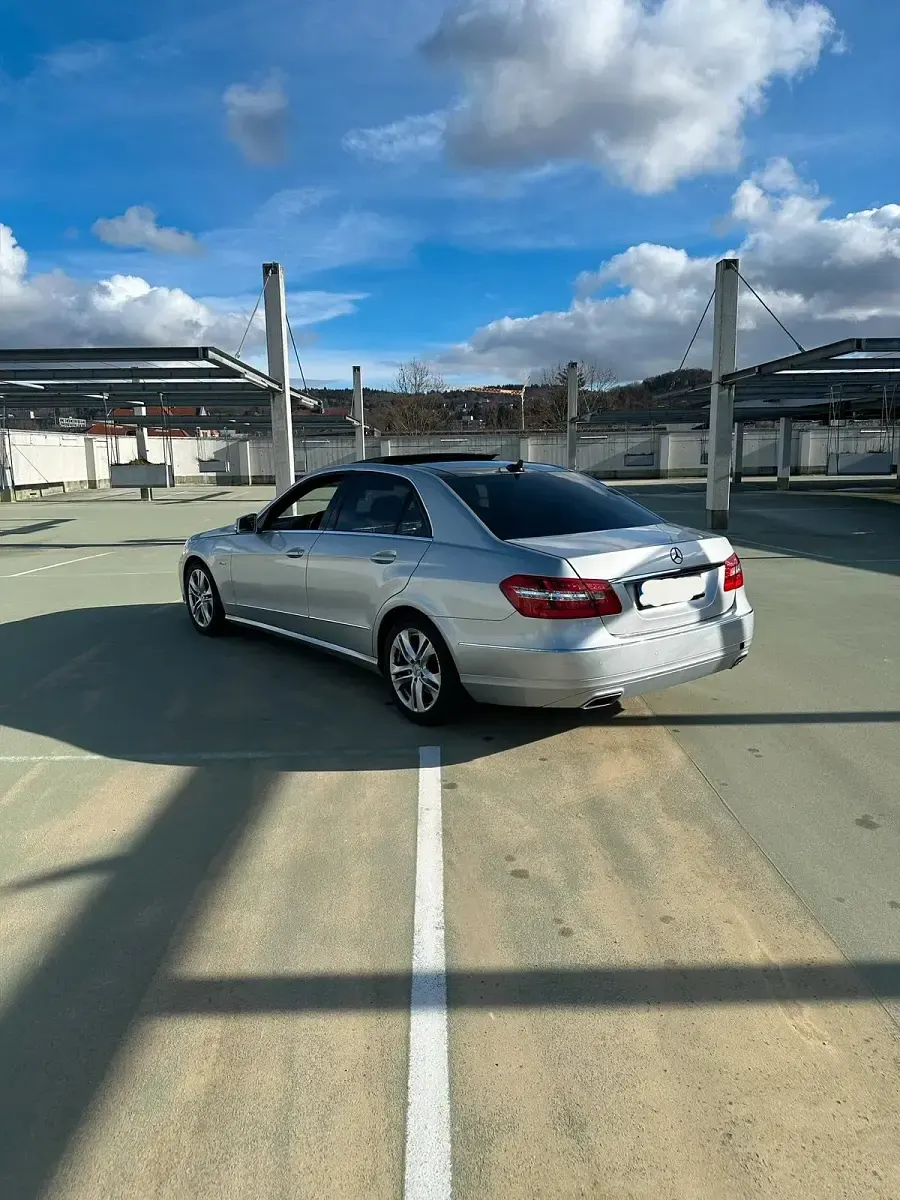 Używany Mercedes E350 Avantgarde 265 KM (194 kW) 2012 Srebrny Sedan/Limuzyna