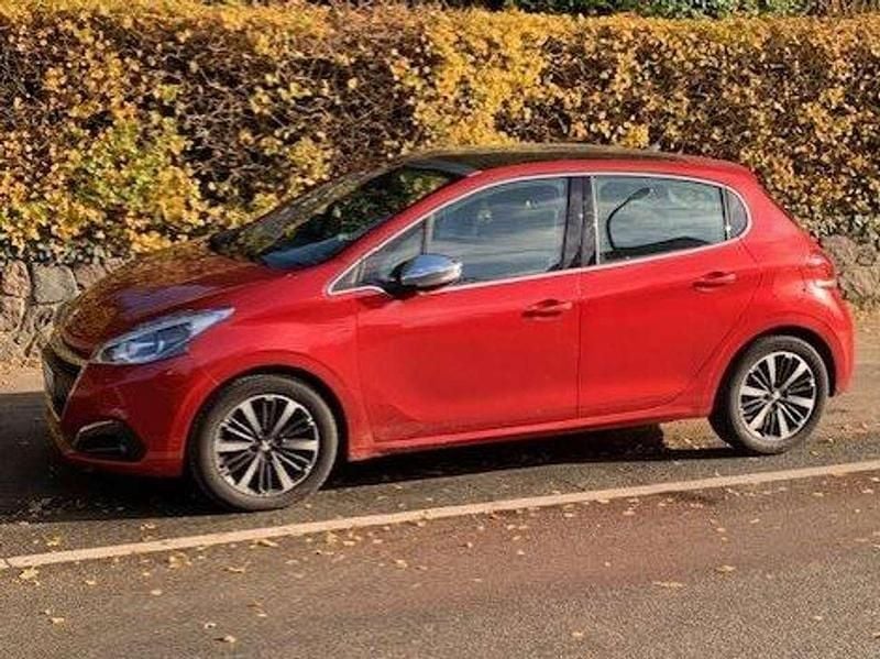 Rot Gebraucht 2019 Peugeot 208 Kleinwagen | 12.500 € (Guter Preis) - Bild 1/4