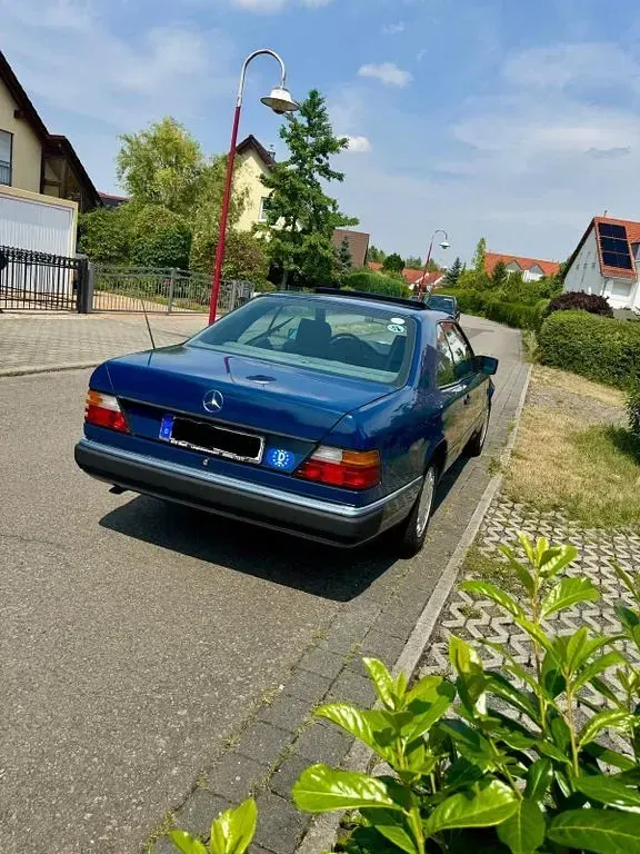 Gebraucht Mercedes 230 136 PS (100 kW) 1990 Blau Coupé