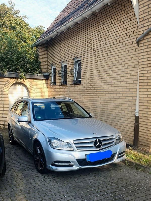 Grau Gebraucht 2011 Mercedes C180 Avantgarde Kombi | 12.000 € (Fairer Preis) - Bild 1/4