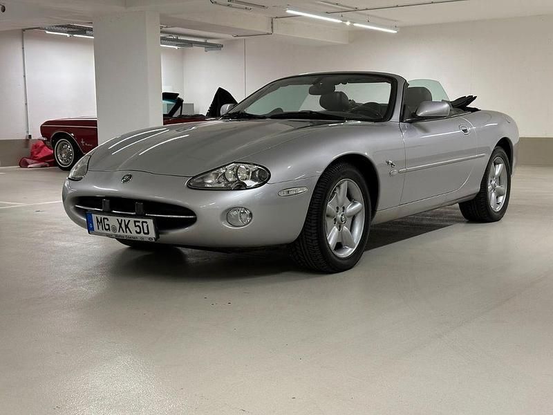 Grau Gebraucht 2003 Jaguar XK8 Cabrio | 28.800 € (Fairer Preis) - Bild 1/4