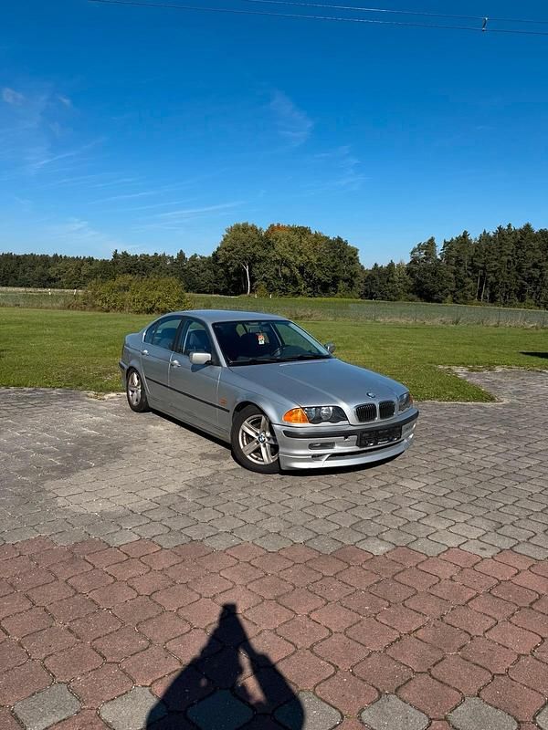 Silber Gebraucht 1999 BMW 323 Limousine | 1.690 € (Superpreis) - Bild 1/4
