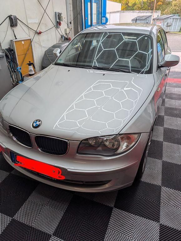 Silber Gebraucht 2010 BMW 118 Kleinwagen | 6.800 € (Teuer) - Bild 1/4