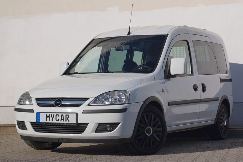 Gebraucht Opel Combo Edition 75 PS (55 kW) 2011 Weiß Van / Kleinbus