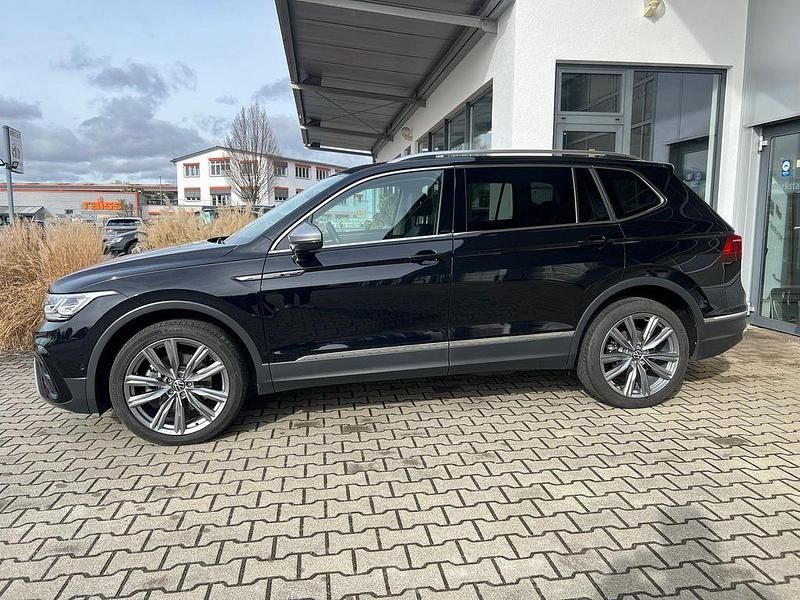 Gebraucht VW Tiguan Allspace 200 PS (147 kW) 2023 Deep black perleffekt SUV