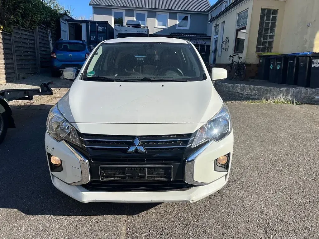 Gebraucht Mitsubishi Space Star Basis 71 PS (52 kW) 2021 Weiß Kleinwagen