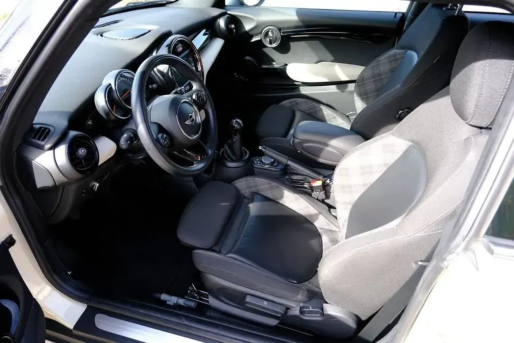 Używany Mini Cooper Pepper 136 KM (100 kW) 2015 Biały Hatchback