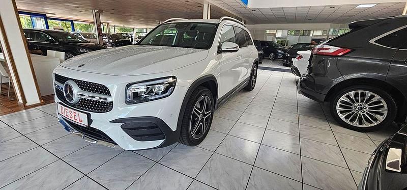 Weiß Gebraucht 2021 Mercedes GLB200 AMG line SUV | 36.990 € (Etwas zu teuer) - Bild 1/4