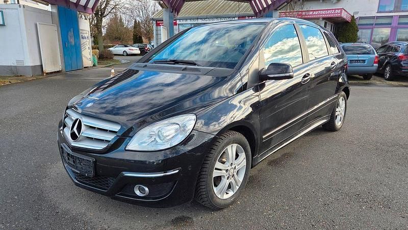 Gebraucht Mercedes B180 116 PS (85 kW) 2011 Schwarz Van / Kleinbus