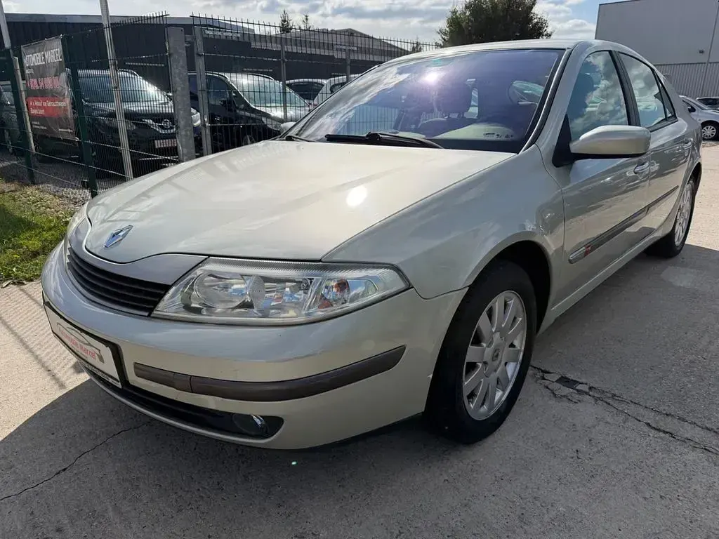 Gebraucht Renault Laguna II Authentique 120 PS (88 kW) 2003 Gold Limousine