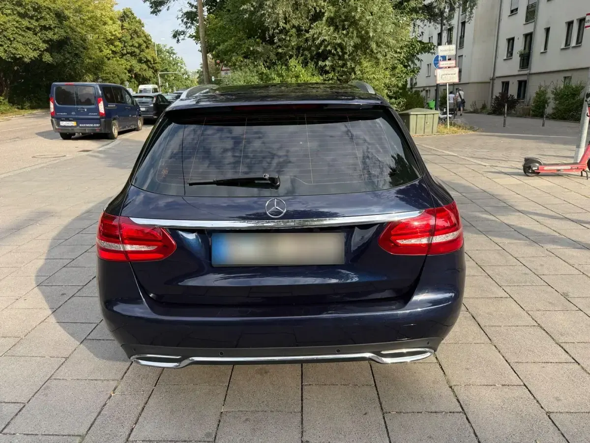 Gebraucht Mercedes C220 Avantgarde 170 PS (125 kW) 2015 Blau Limousine