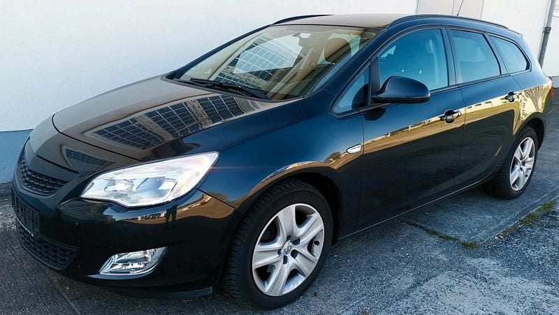 Schwarz Gebraucht 2012 Opel Astra Kombi | 2.299 € (Fairer Preis) - Bild 1/4